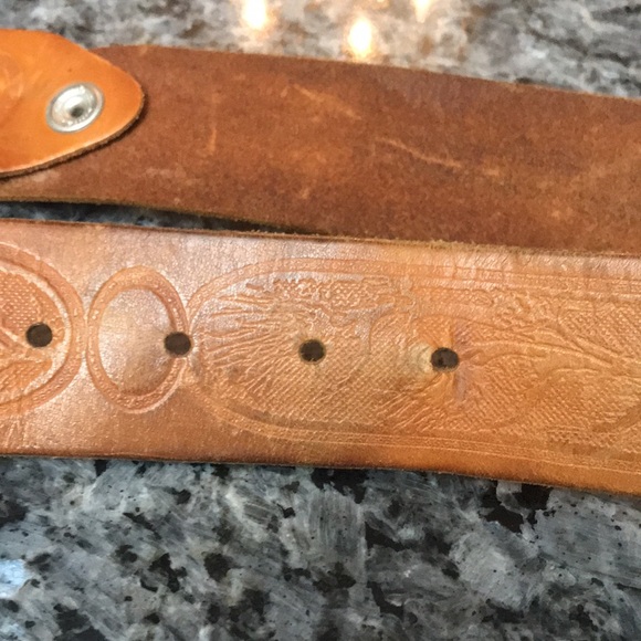 1978 Chris brass buckle genuine leather tooled belt - Picture 6 of 8